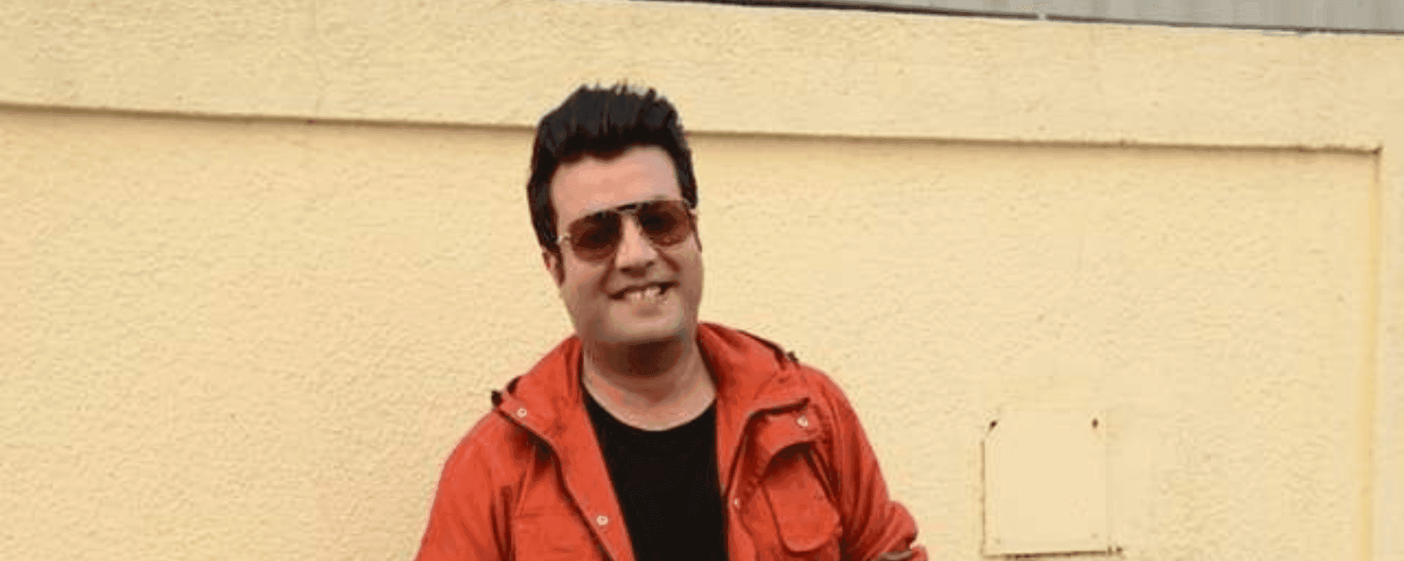 बैकग्राउंड पोस्टर