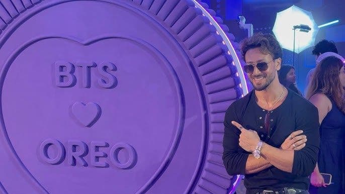 भारत में BTS x Oreo लॉन्च इवेंट में नजर आए टाइगर श्रॉफ