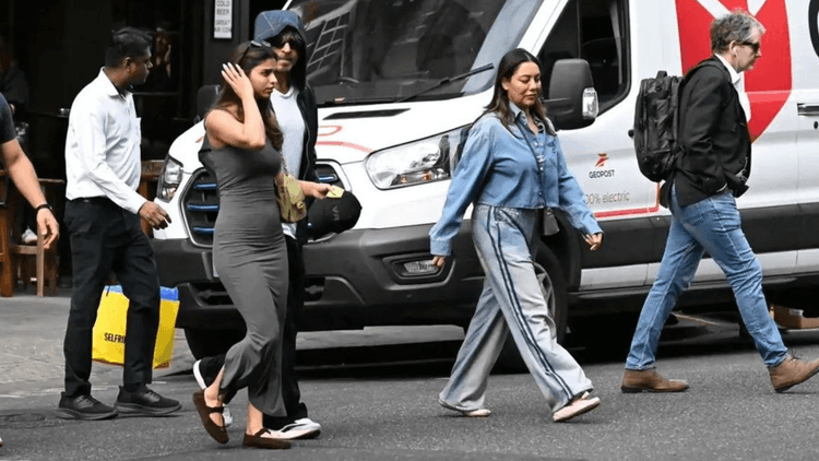 Shah Rukh Khan Family Vacation: लंदन से वायरल हुए वीडियो