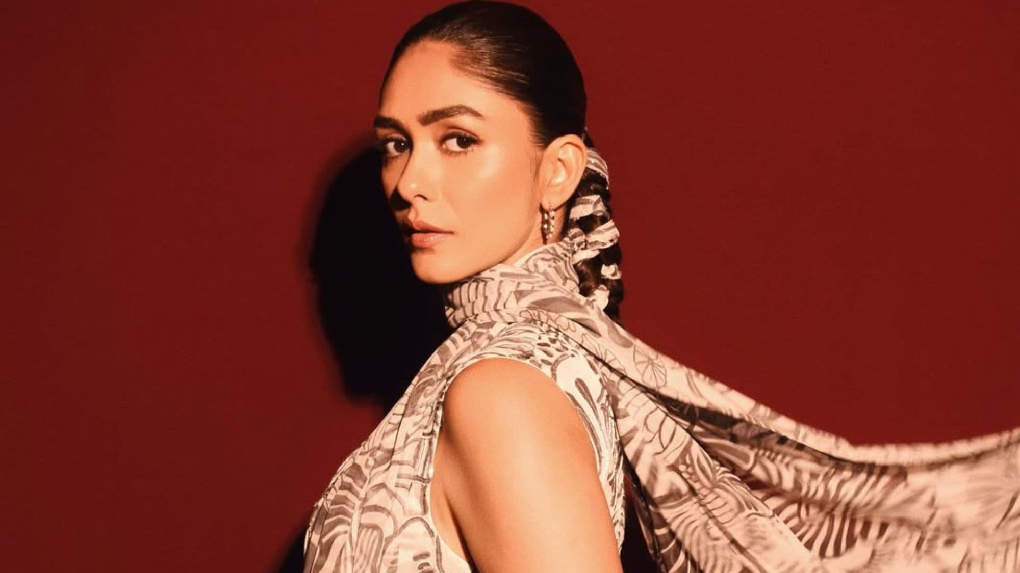 Mrunal Thakur Profile