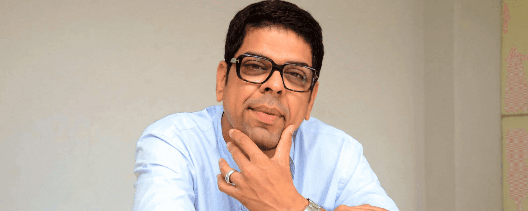 बैकग्राउंड पोस्टर
