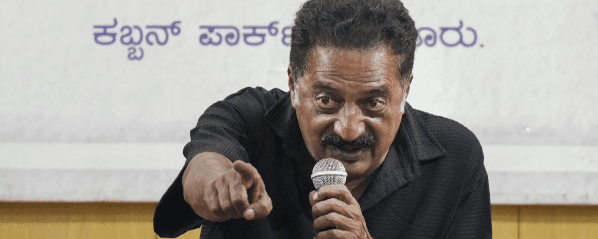 बैकग्राउंड पोस्टर