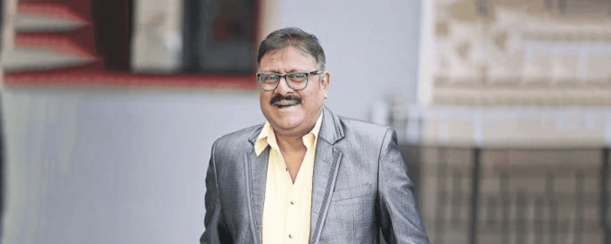बैकग्राउंड पोस्टर
