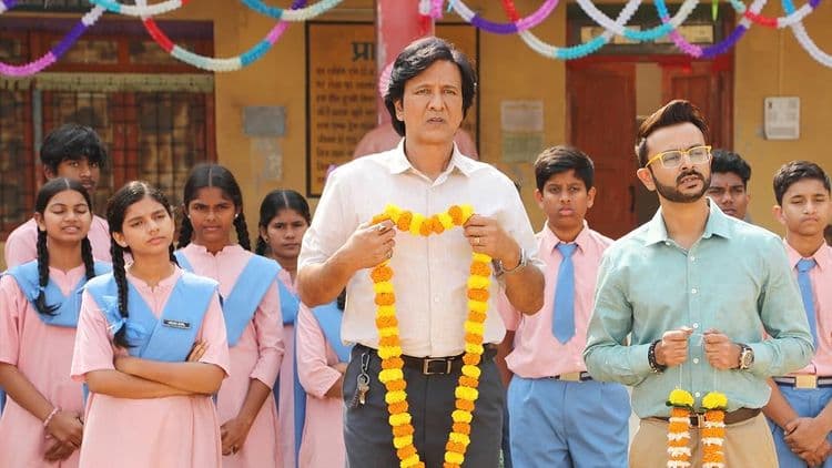 आदर्श बाल विद्यालय रिव्यू: गदिल छू लेने वाली कहानी